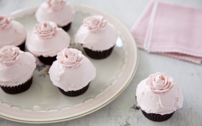 Beautiful-Rose-Petal-Cupcakes
