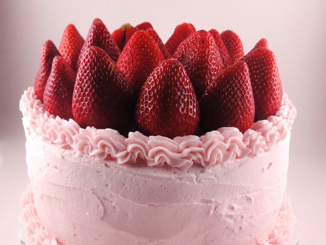 rsz_strawberry_cake_3-wide
